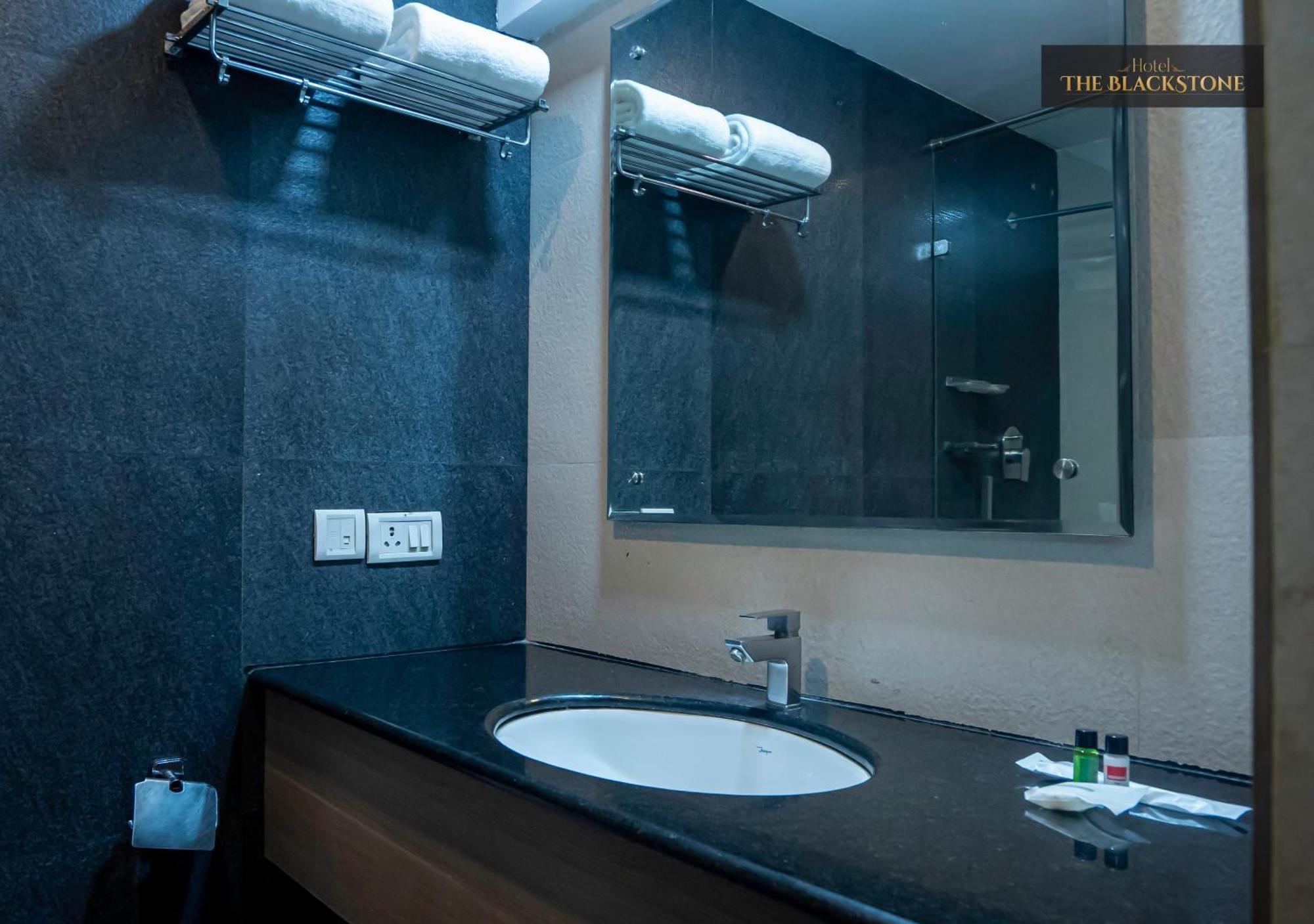 Hotel The Black Stone Bangalore Extérieur photo